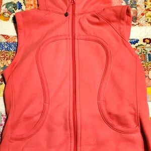 Lululemon hot pink vest size 8